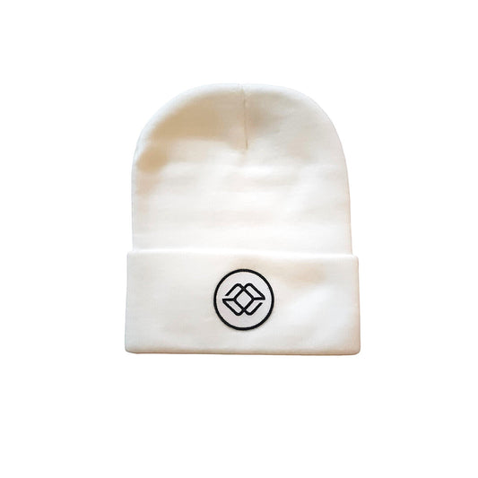 AKI X CHI - TALI Beanie in Snow White Sox